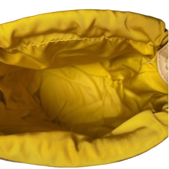 Tory Burch Robinson Bucket Bag Crossbody Purse Flower Appliqué NWT Leather - Picture 14 of 15